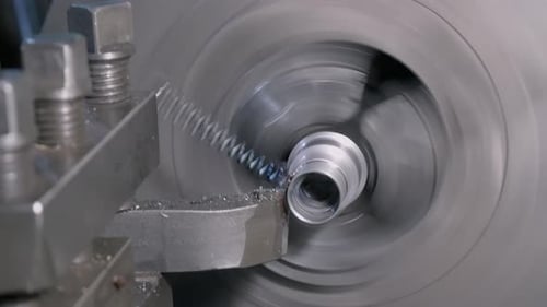 Drehmaschine, Fräsanlage, Metallknüppelschneidemaschine mit Spänen
