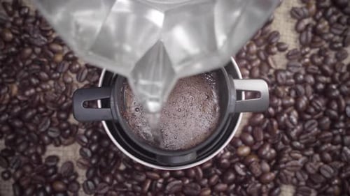 Kaffee mit der v60-Methode zubereiten