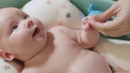 Gentle Infant Bath with Parent