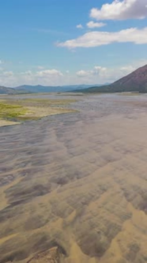 Río en un valle montañoso