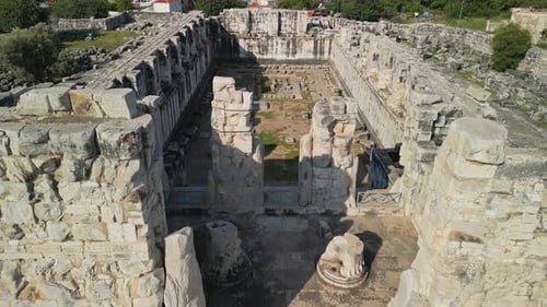 Temple d'Apollon à Didyme avec d'anciens vestiges de pierre
