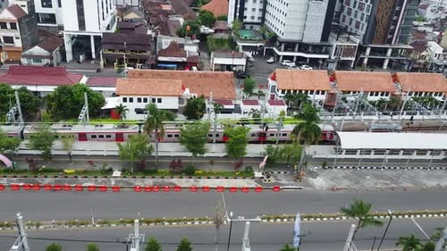Vue aérienne du dessus du paysage de la circulation ferroviaire de Yogyakarta, Indonésie.