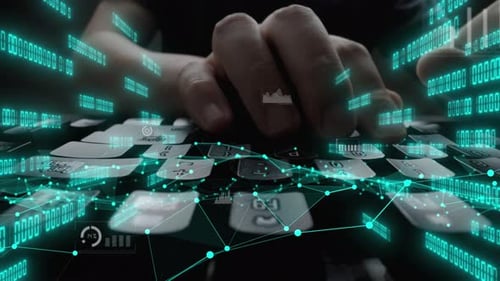 Primer plano de manos escribiendo en el teclado rodeadas de visualizaciones de datos y gráficos digitales, Symbolizi