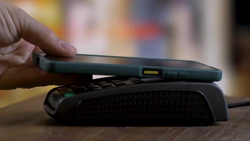 Contactless Payment with Mobile Phone on Card Reader