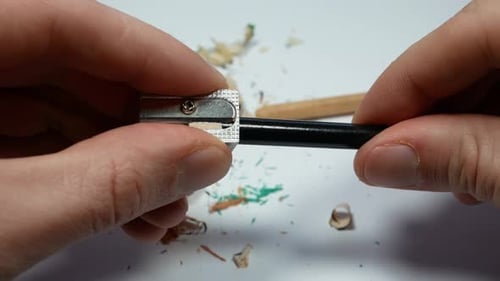 Tries To Sharpen broken pencil