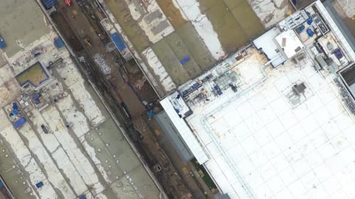 Complejo de centros de datos ultramoderno de nueva construcción en un sitio de construcción activo.