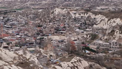 Feenkamine und alte Behausungen in Göreme, Kappadokien