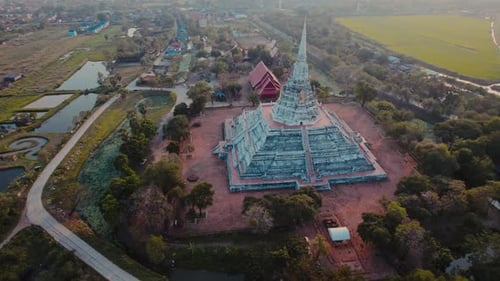 Perspectiva aérea de Wat Phukhao Thong