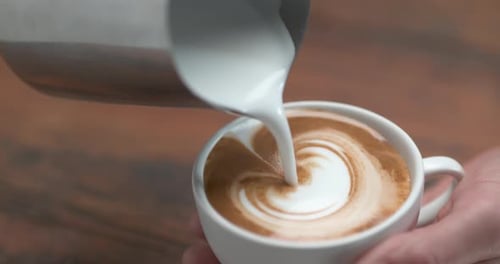 Latte Art Pour en cámara lenta