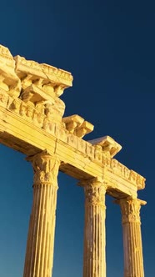 Vidéo verticale : vue aérienne du temple d'Apollon, côté Turquie