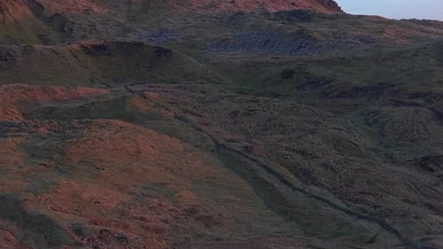 Un vieux Storr pittoresque révélé par la montée du brouillard