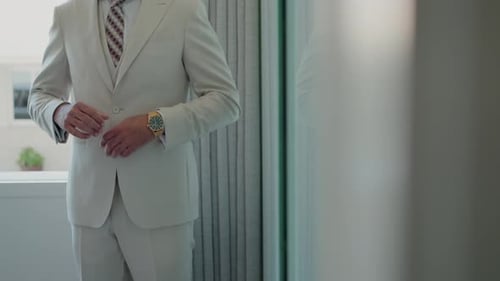 Elegant Man in Suit Buttons Jacket for Event