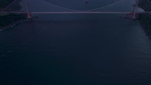 Vue aérienne du pont de Yavuz Sultan Selim au coucher du soleil, Turquie.