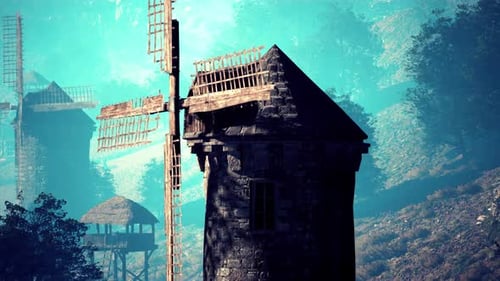 Landschaft auf dem Land mit alter Windmühle
