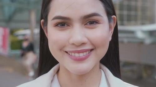 Portrait of young beautiful businesswoman in modern city