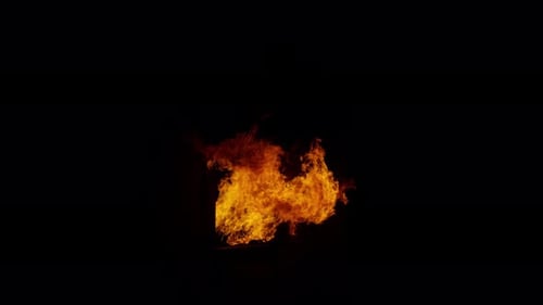 Burn Sammlung: Feuerbälge aus einem Fenster auf schwarzem Hintergrund, in einer Dreiviertelansicht in 4k a