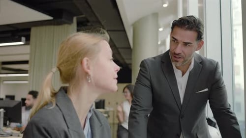 Collaboration Among Business Professionals in a Contemporary Office Environment Today