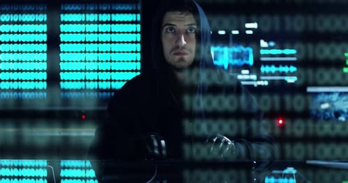 O hacker tenta entrar no sistema usando códigos e números para descobrir a senha de segurança. O hac