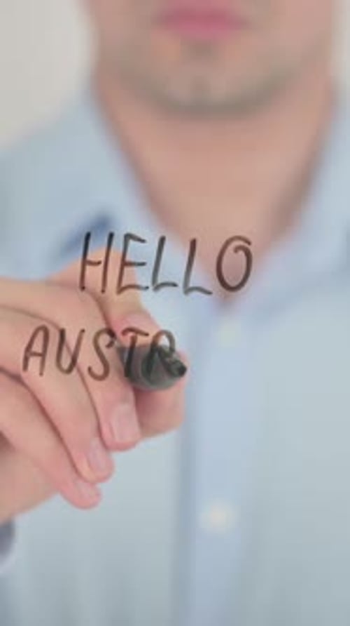 Hallo Australien, Vertikaler Videomann, der auf dem Bildschirm schreibt