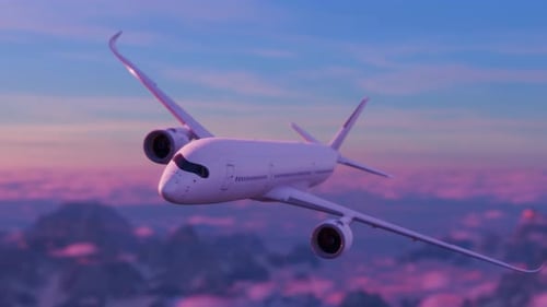 Flugzeug, das bei einem wunderschönen Sonnenuntergang hoch am Himmel fliegt