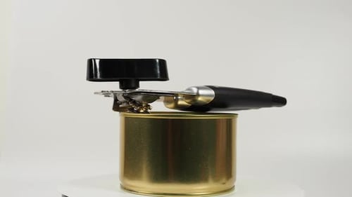 Can Opener Opens Metal Can