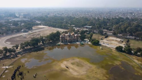 Vue aérienne du terrain de cricket et du pavillon, Pakistan.