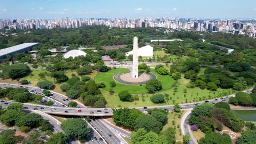 Famoso monumento ao Obelisco no centro de São Paulo, no Brasil.