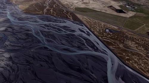 Vue aérienne du delta du fleuve, Islande.