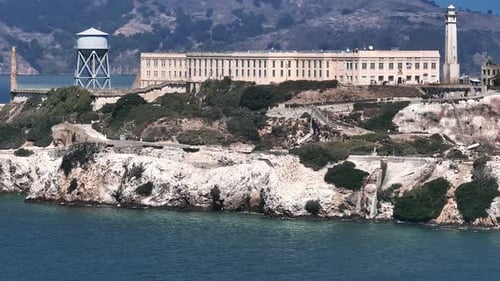 Vue aérienne de l'île d'Alcatraz dans la baie de San Francisco