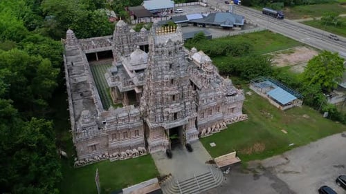 Architecture du temple Sri Shakti Dhevasthanam en Malaisie. Drone de belle vue aérienne