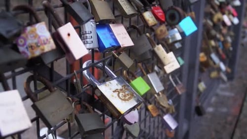 Footage of many keylocks chained to the bridge in the city center.