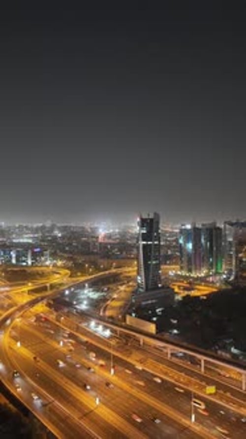 Vie urbaine avancée la nuit HD