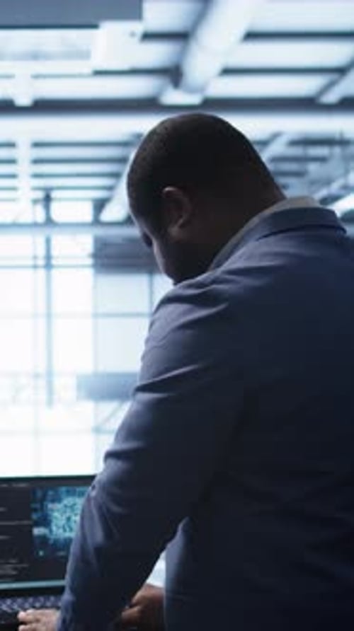 Technologie d'intelligence artificielle vidéo verticale simulant le cerveau humain utilisée par un ingénieur