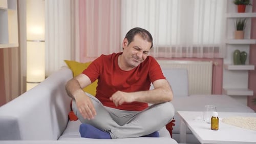 Der Mann, der sich körperlich schwach fühlt.