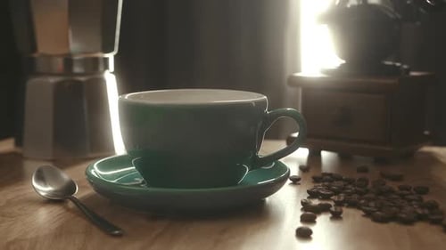 Dampfende Tasse Kaffee oder Tee