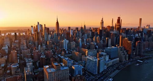 Amazing pink-orange sky over the scenery of New York. Beautiful panorama of metropolis