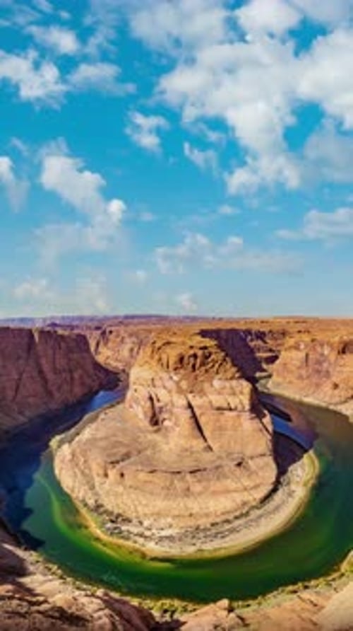 Beautiful time lapse of Horseshoe Bend on the Colorado river on a sunny day.