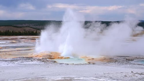 Wunderschöner Blick auf die geothermische Landschaft des Hot Spring Pools