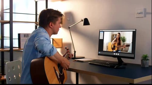 Man takes online music lessons from home