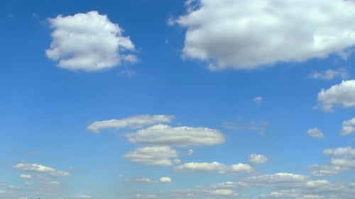 Immer noch Wolke am blauen Himmel