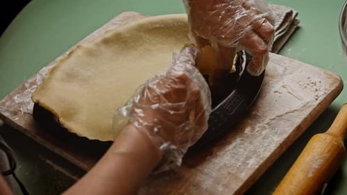 Making a Pie Crust in Pie Tin