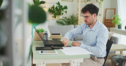 Office Worker Notes Important Tasks