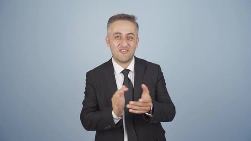 Geschäftsmann applaudiert.