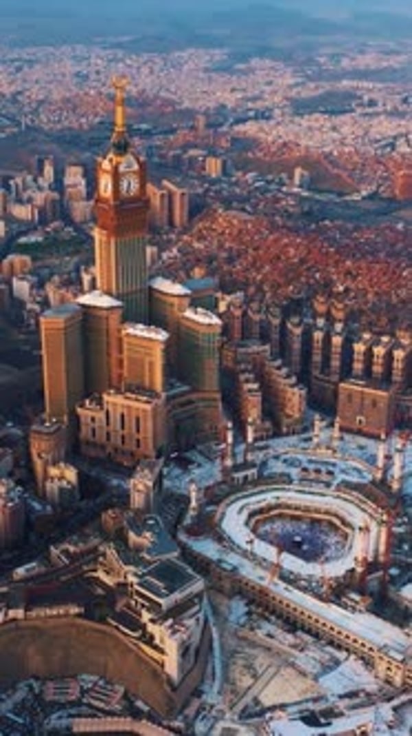 Morning aerial view of Mecca Grand Mosque and Clock Tower, Buildings ...