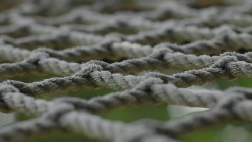 Dicht gewebtes Seilmuster im Freien, Nahaufnahme mit weichem Fokus