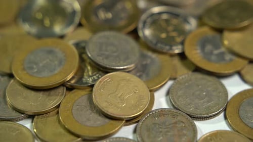Moneda o moneda india de 5, 10 y 20 rupias.