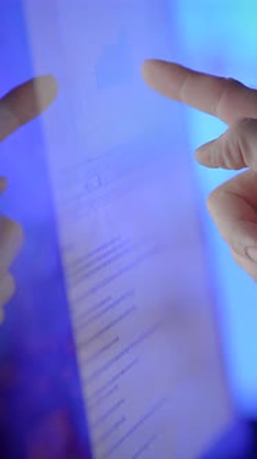 Engaging Interactive Technology Display That Promotes User Engagement and Collaboration