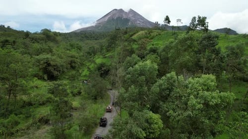 Lavatour mit dem Jeep am Mount Merapi — Yogyakarta Volcano Adventure