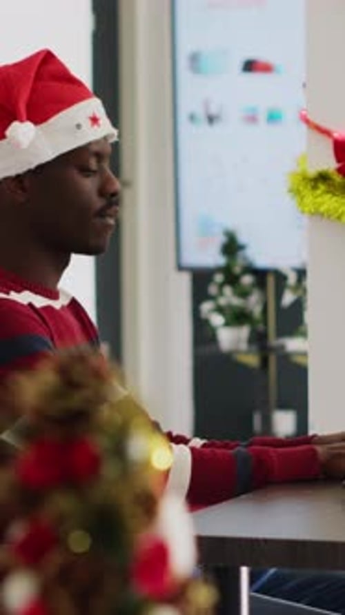 Vertical Video Employee Surprised By Manager with Gift