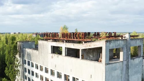 Postapokalyptisches Stadtgebiet, das aufgrund einer radioaktiven Katastrophe verlassen wurde. Pripyat
.